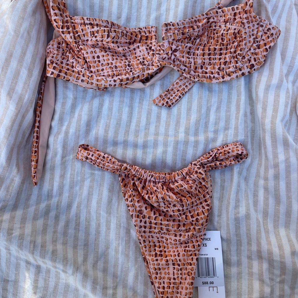 L*Space Celia Bikini Top in Wild Bunch. Size XS